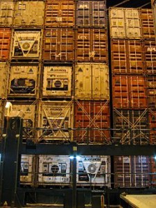 Sneakers_256px-Stack_of_containers